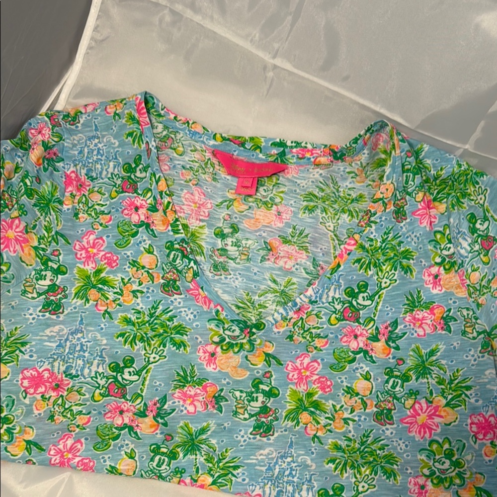Lilly Pulitzer x Disney, Etta V-Neck Top Size XL